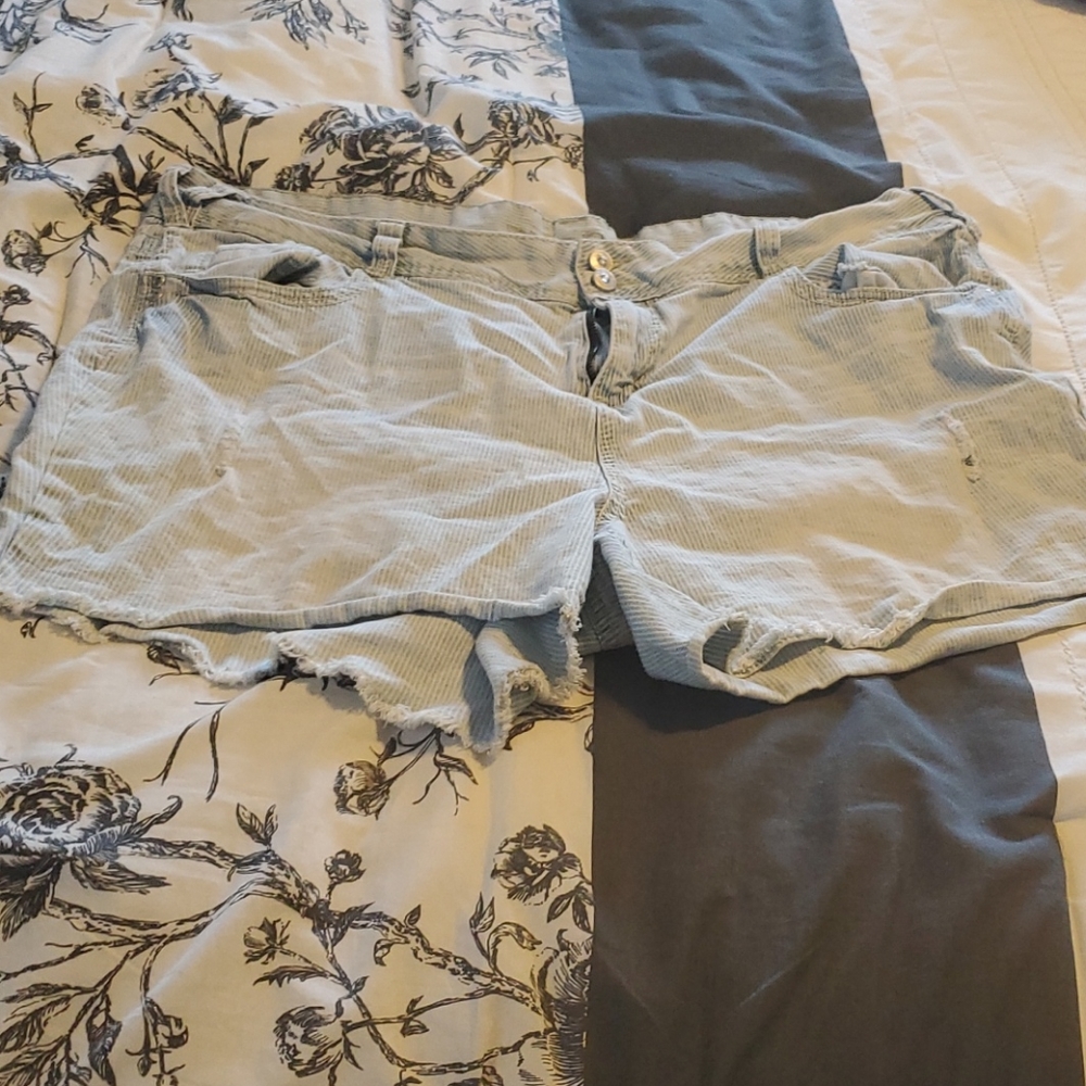 Run 21 shorts